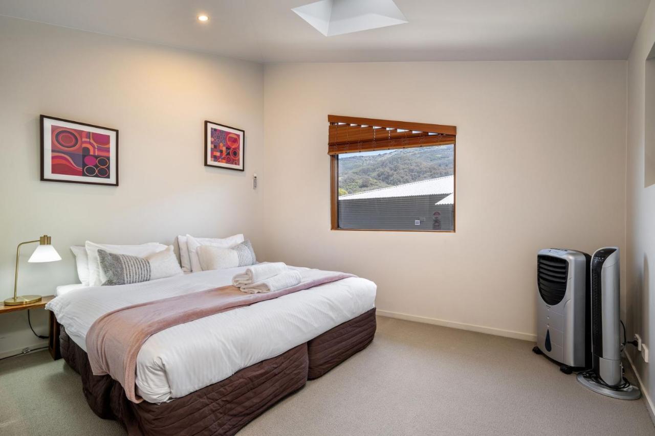 Snow Stream 2 Bedroom And Loft With Gas Fire Balcony And Garage Parking Thredbo Bagian luar foto