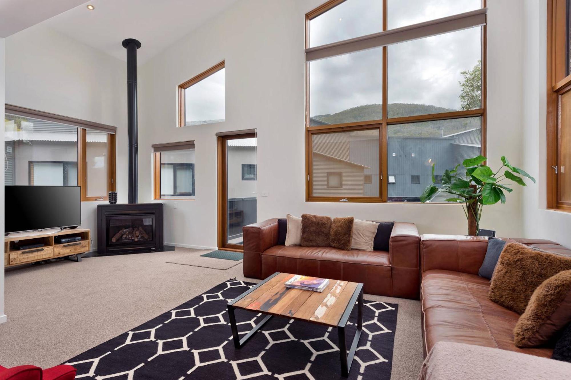 Snow Stream 2 Bedroom And Loft With Gas Fire Balcony And Garage Parking Thredbo Bagian luar foto