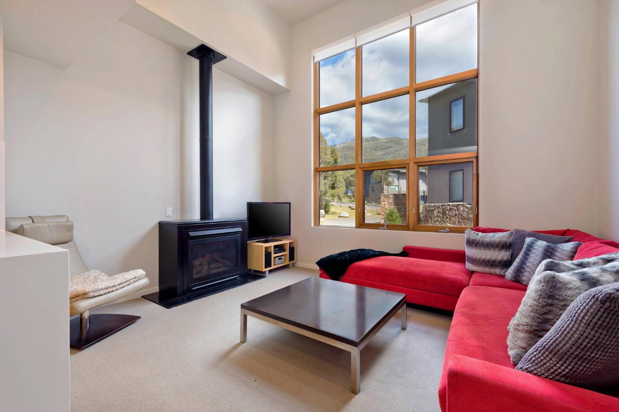 Snow Stream 2 Bedroom And Loft With Gas Fire Balcony And Garage Parking Thredbo Bagian luar foto