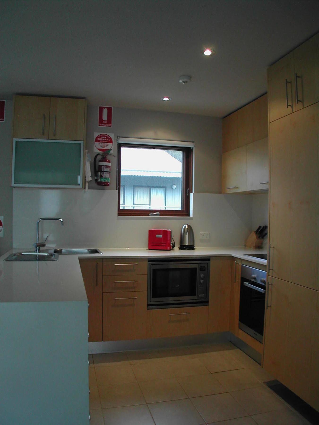 Snow Stream 2 Bedroom And Loft With Gas Fire Balcony And Garage Parking Thredbo Bagian luar foto